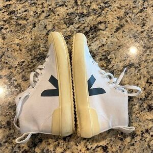 Veja Nova High Top